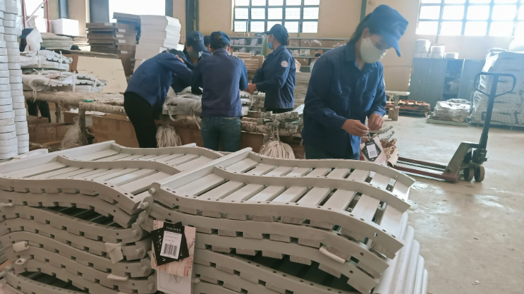 Dân Việt | Từng ế 4 container gỗ tần bì trong 6 tháng, một doanh nghiệp đưa về làng nghề gỗ của Hà Nội, điều gì đã xảy ra?